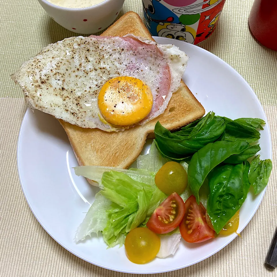 目玉焼きトースト🍳|akkoさん