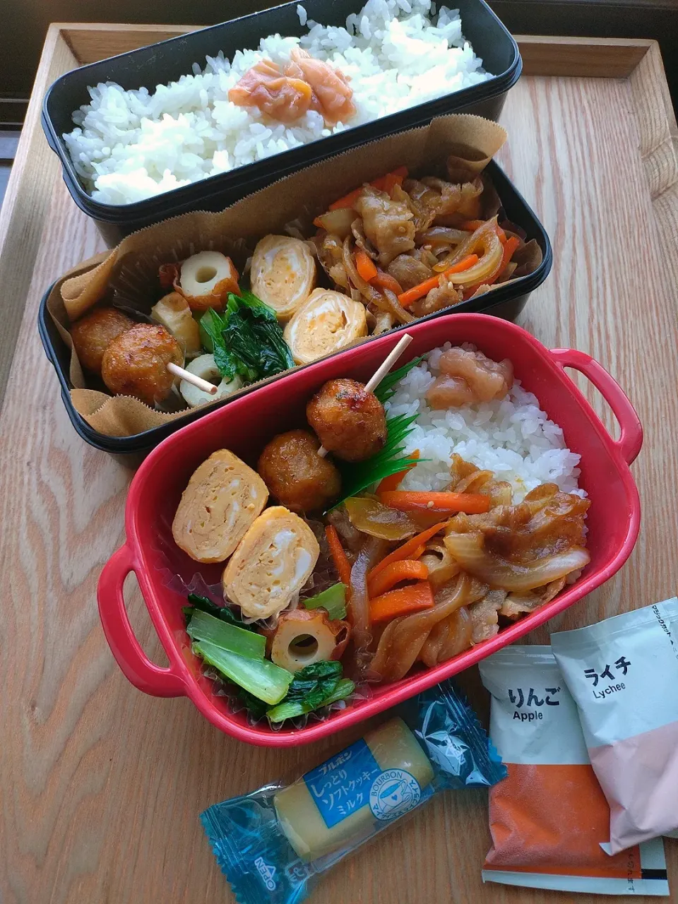 夫と娘のお弁当

豚バラの焼肉
小松菜とちくわの塩炒め
卵焼き
鶏つくね串（冷食）|みわさん