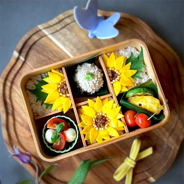 Snapdishの料理・レシピ写真:ひまわり弁当🌻｜今年は早々咲きます〜ひまわり弁当