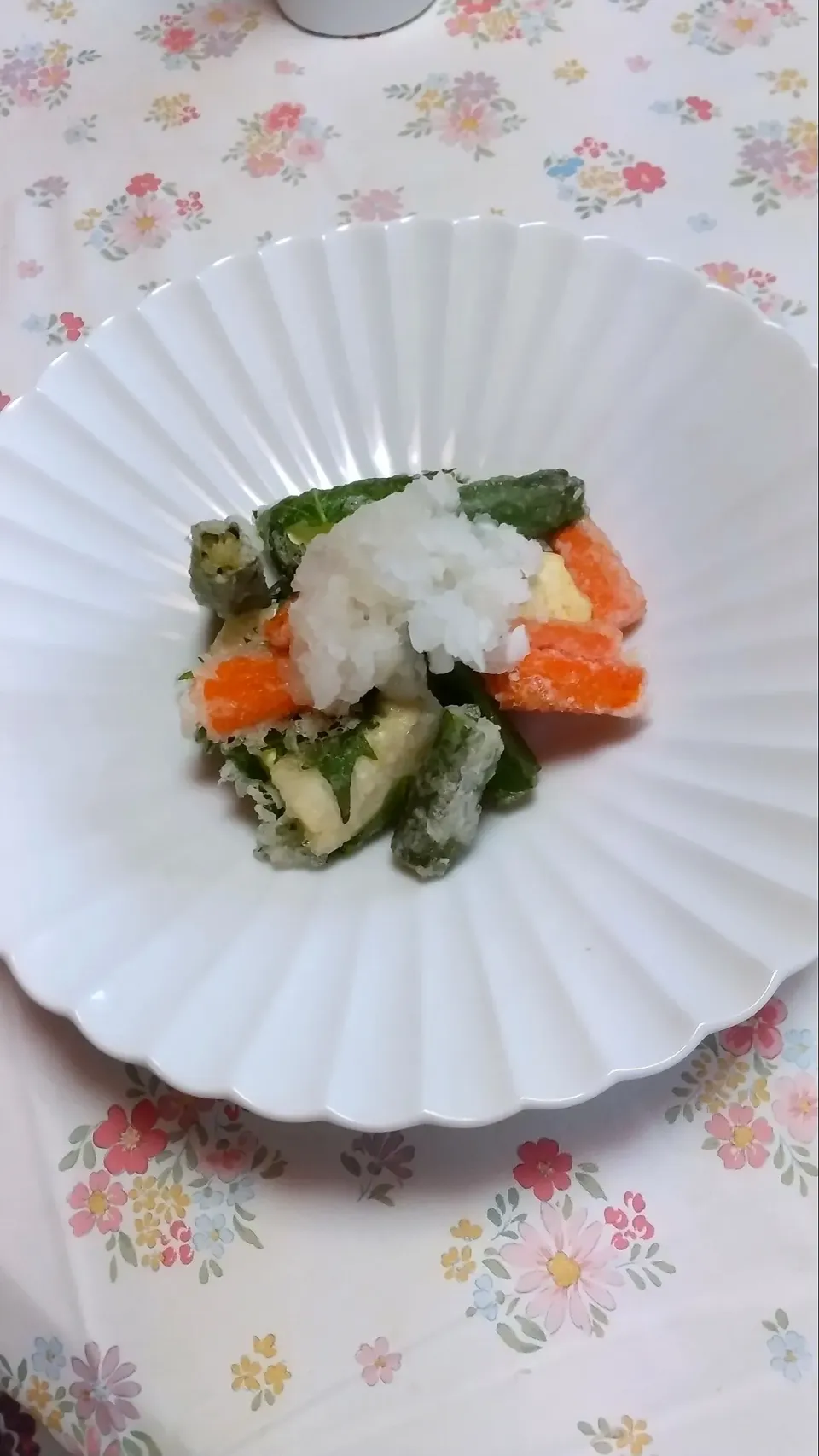 夏野菜と木綿豆腐のみぞれ和え
おくら　にんじん　大葉
木綿豆腐　ポン酢　ワサビ|みやちゃんさん