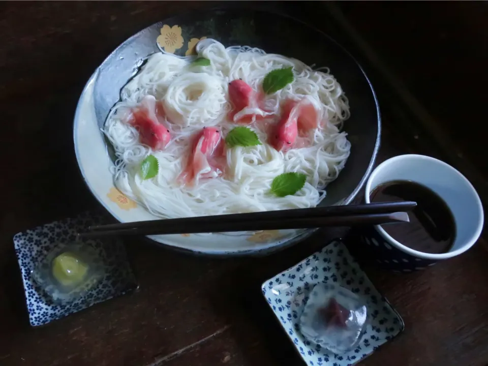 ⌘金魚が泳ぐ冷やし素麺|✼Bǝё-n✼さん