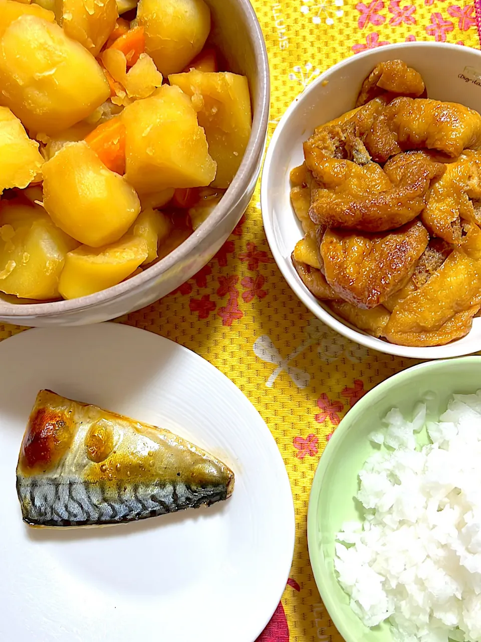 芋煮　揚げの煮物　塩鯖　大根おろし|4jinoanataさん