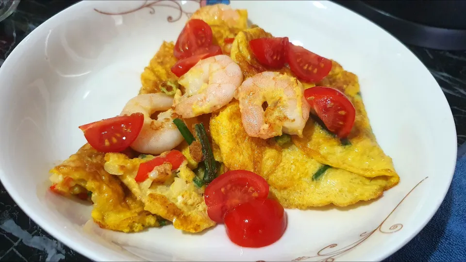 Prawns omelette with spring onion, garlic shallots and tomatoes 🍅 😍🥰 with 🍚|🌷lynnlicious🌷さん