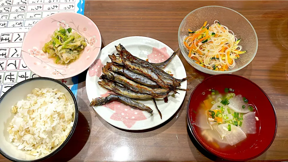 焼きししゃも　大根と鶏ひき肉のスープ　春雨サラダ　ねぎとツナのさっと煮|おさむん17さん