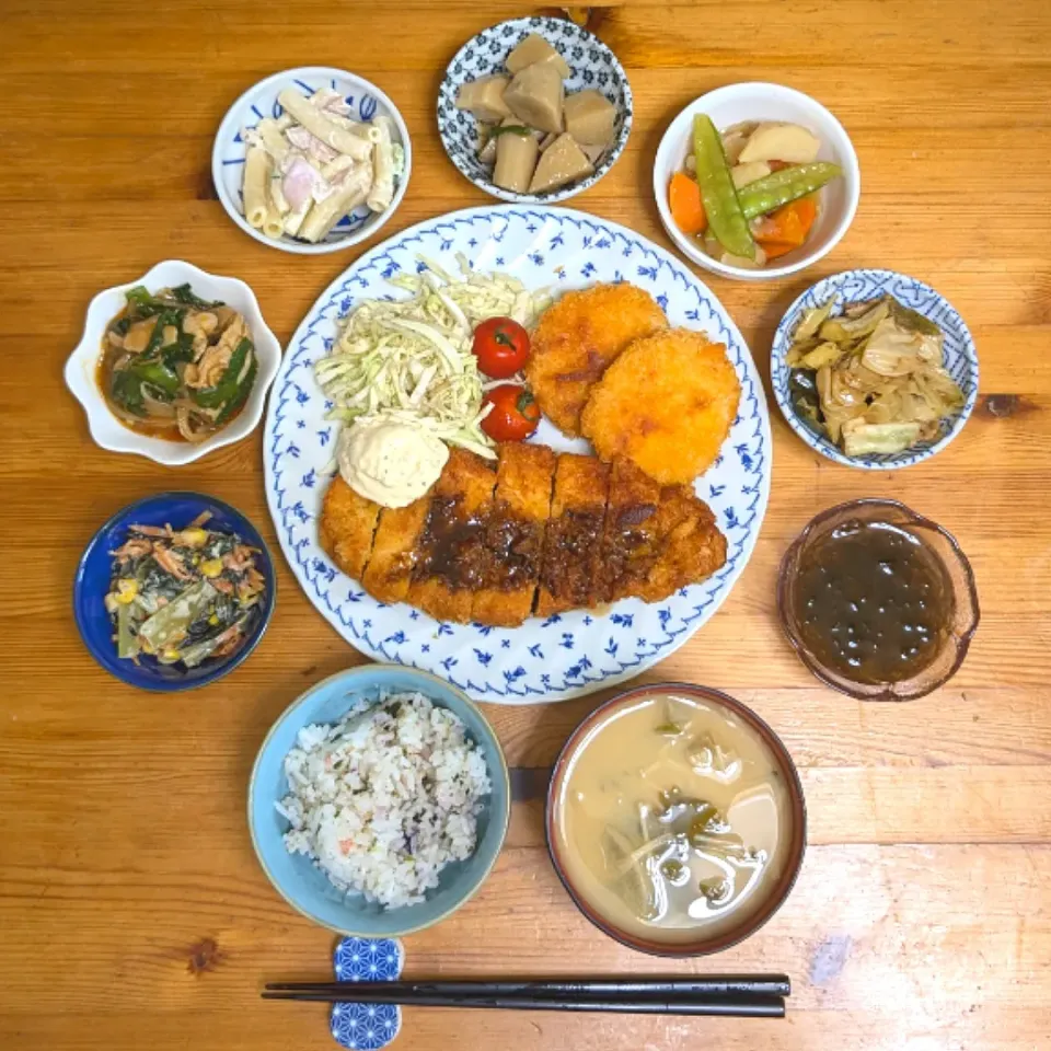 晩ごはん🥢カニクリームコロッケ＆とんかつ|まゆめろさん