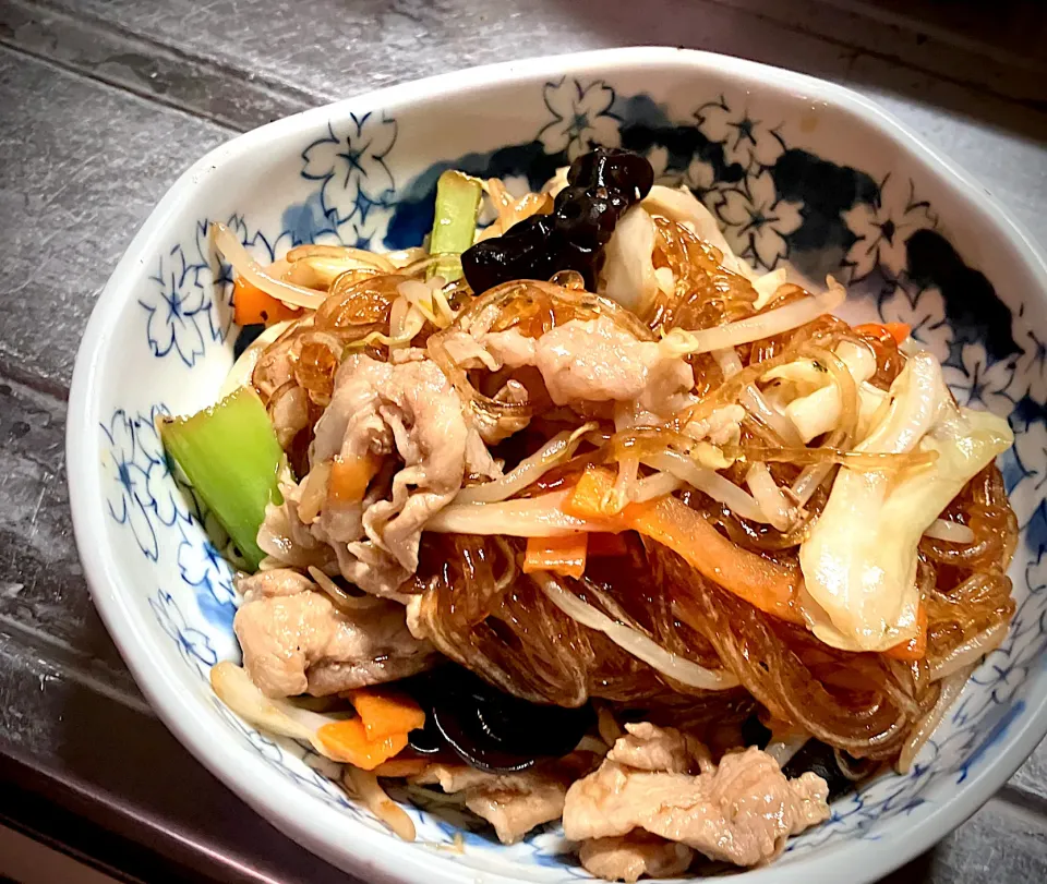 今夜は、彩りチャプチェを頂きました😋🎵👍|ギムレットさん