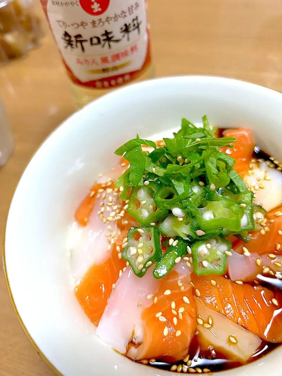 アオリイカとサーモンのとろろ丼|かよさん