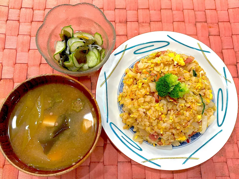 中学生息子のお昼ご飯🍚 炒飯ときゅうりの酢の物🍚|Snow10さん