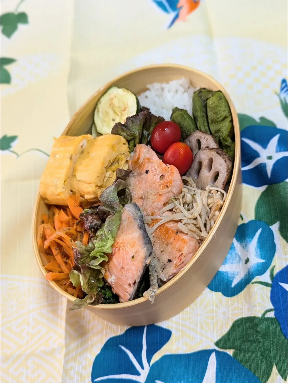 本日のお弁当〜鮭とブロッコリーのフライパン蒸し弁当|f.1125beさん