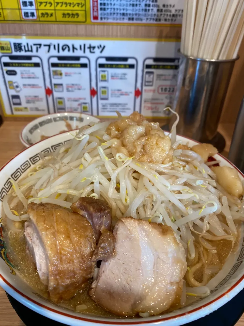 大阪市淀川区十三東豚山十三東口店の二郎系小ラーメンニンニク野菜アブラカラメ|タカちゃんさん