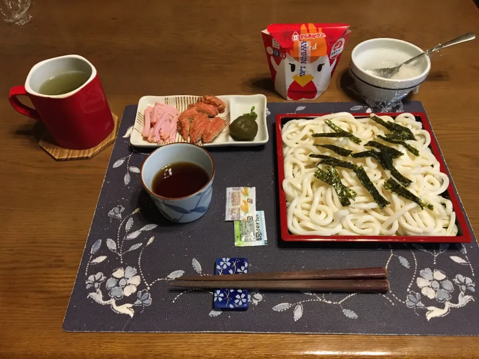 ざるうどん、クリスピーチキン梅しそ味、からあげクンレッド、ロースハム、大根おろし、氷砂糖漬け梅、熱い日本茶(昼飯)|enarinさん