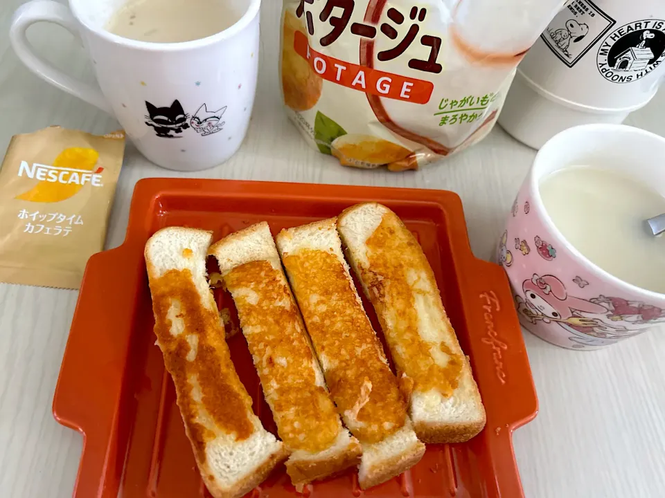 こんがりチーズトーストの朝ごはん|こずりんさん