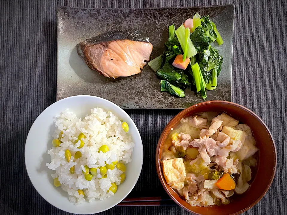 ぶり照り、枝豆ご飯、豚汁のお夕飯|みーぬさん