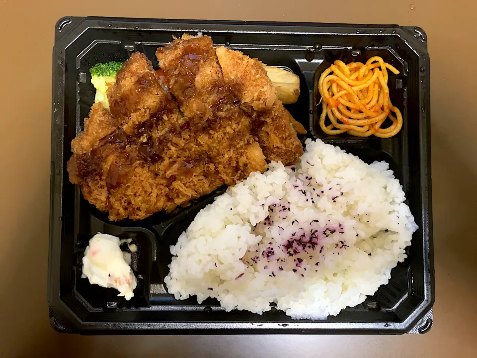 パケット 特撰豚ロースカツ弁当|ばーさんさん