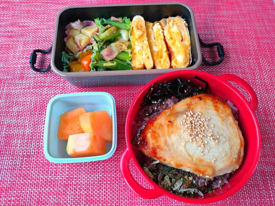 Snapdishの料理写真:🍀7月10日(水)
カジキどーん弁当|ともちんさん