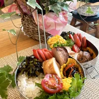 Snapdishの料理写真:むね肉のロール巻き巻き弁当🍱😋