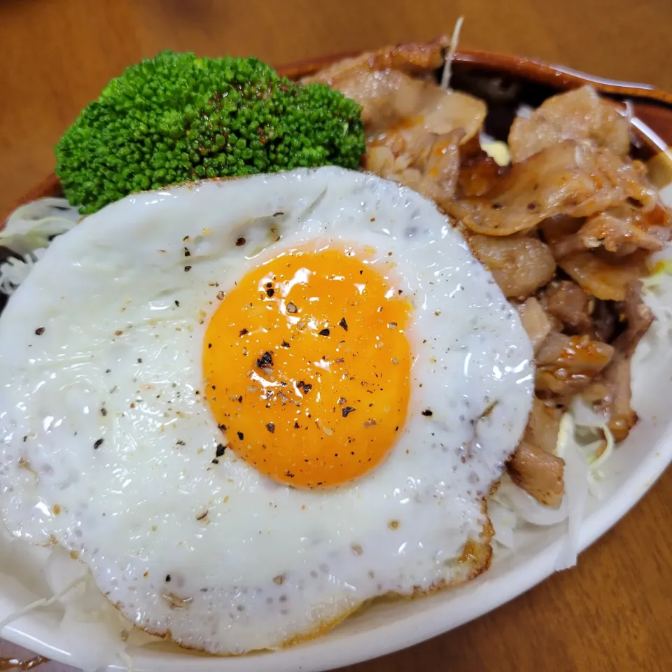 Snapdishの料理写真:豚バラ焼き肉丼|waiwaiさん