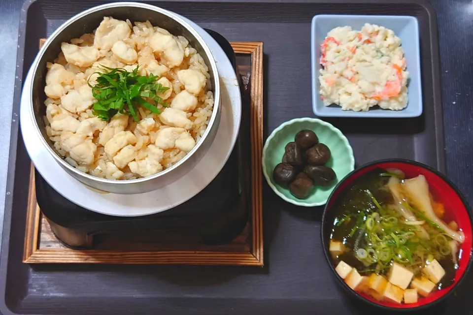 今日の朝ごはん（ふぐ釜飯、ポテトサラダ、小なす漬、舞茸のみそ汁）|Mars＠釜飯作り研究中さん