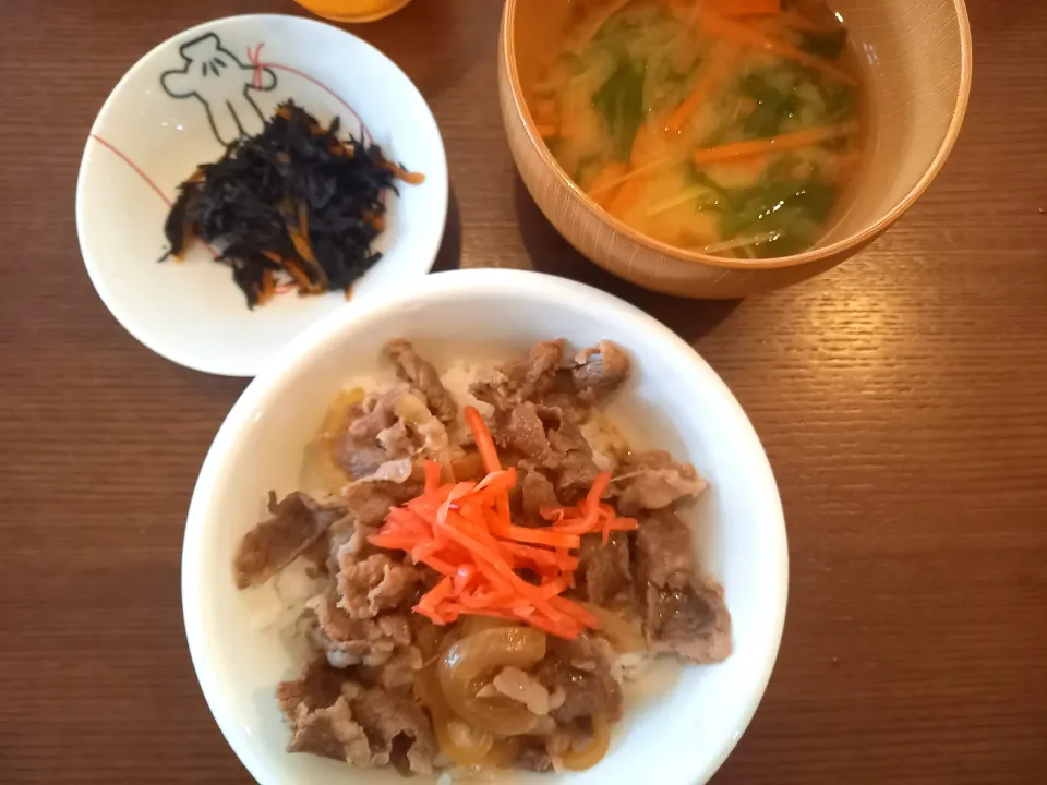 牛丼　ひじき煮　みそ汁|🍏りんご🍎さん