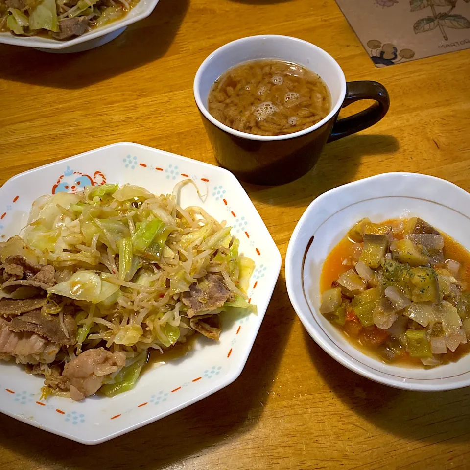 ミックスホルモンの野菜炒めと、ラタトゥユと、オニオンスープ|もえさん