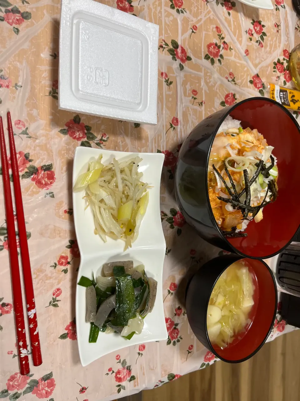 今日の晩御飯はキムチ卵とじ丼😌✨|モモ&ハーブmama🐰🐹🐢🐠❤️さん