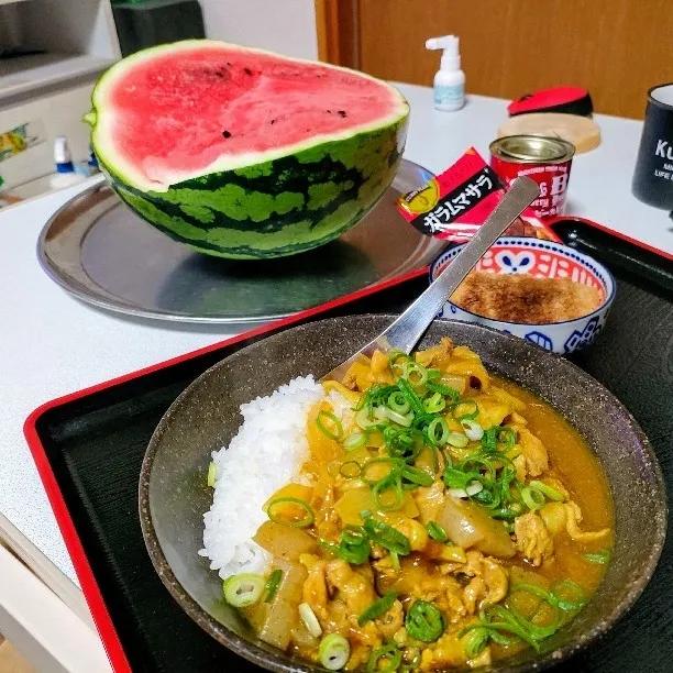 めんつゆ和風カレー丼こんにゃく入り
もらったスイカ

びっくりするくらい甘い！|ariyo4200さん