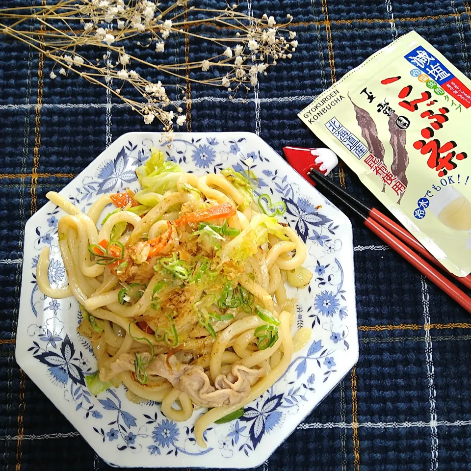 減塩こんぶ茶で焼きうどん|とまと🍅さん