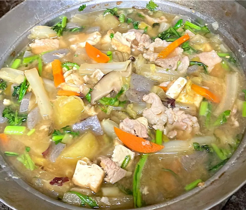 大粒の雨☔️の今宵は【さつま汁】（さつま芋の豚汁）さつま芋🍠厚揚げ以外はアルモンデ|🐈⸒⸒⸒⸒つるのダンス🐈🐾さん