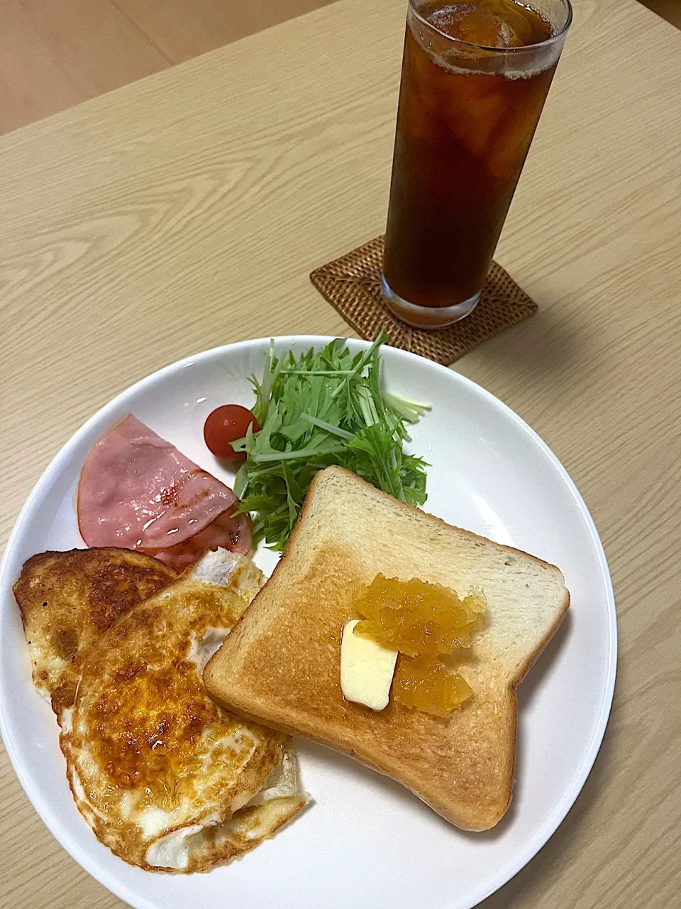 朝ごはん　焼きすぎた目玉焼き|カリィさん