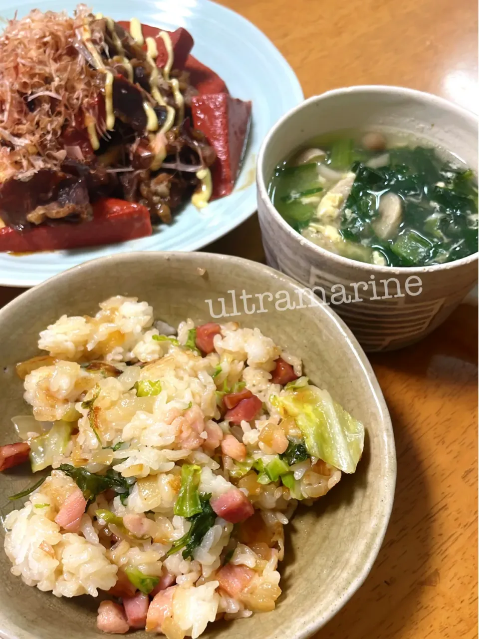 Snapdishの料理写真:＊レタス炒飯、赤こんのお好み焼き風♪＊|ultramarineさん