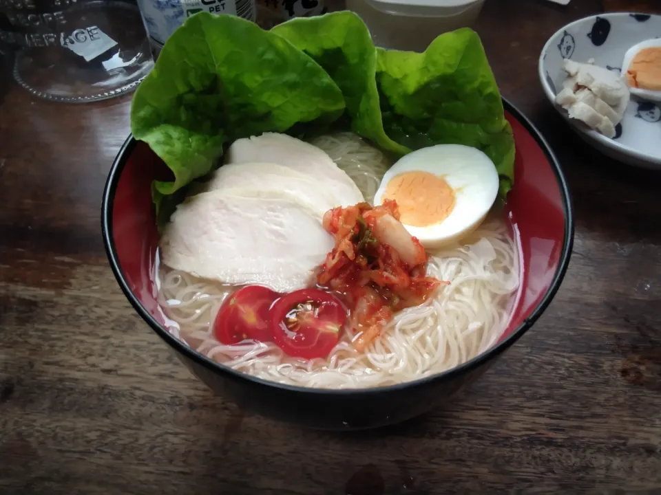 鶏ハムのっけ冷麺風そうめん|にんにくと唐辛子が特に好き❤️(元シャリマー)さん