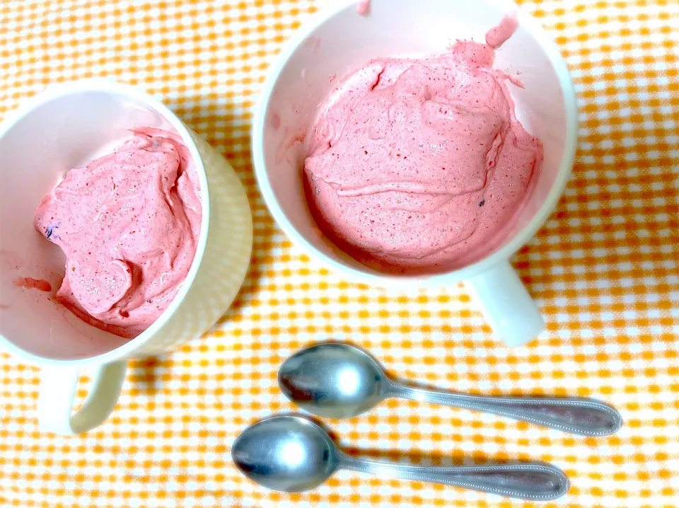 自家栽培いちごとブラックベリーで🍓苺バナナベリーアイス🍨|1614さん