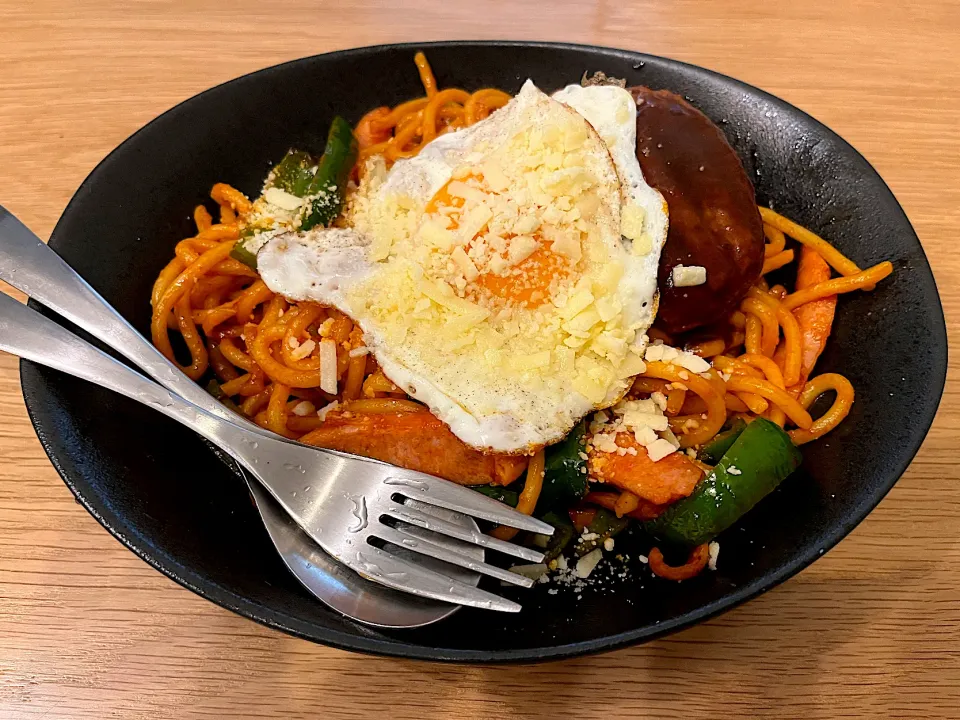 目玉焼きハンバーグナポリタン|やすださん