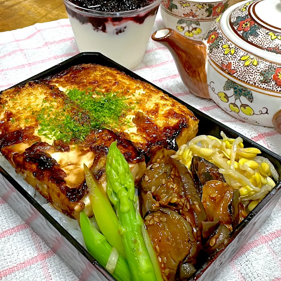 豆腐ステーキ丼弁当🍱|くまちゃんさん