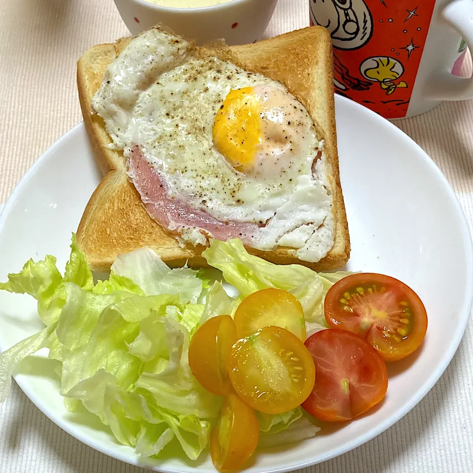 目玉焼きトースト🍳|akkoさん