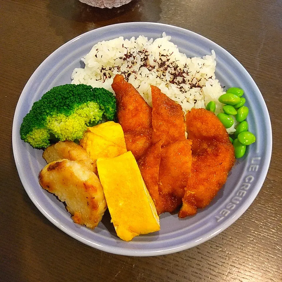 Snapdishの料理写真:甘辛チキン弁当🍱|Rieさん