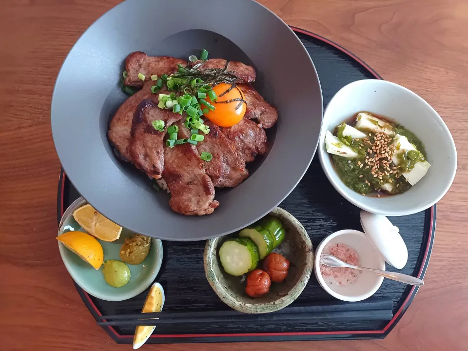 Snapdishの料理写真:牛たん丼🐄|Nicoさん