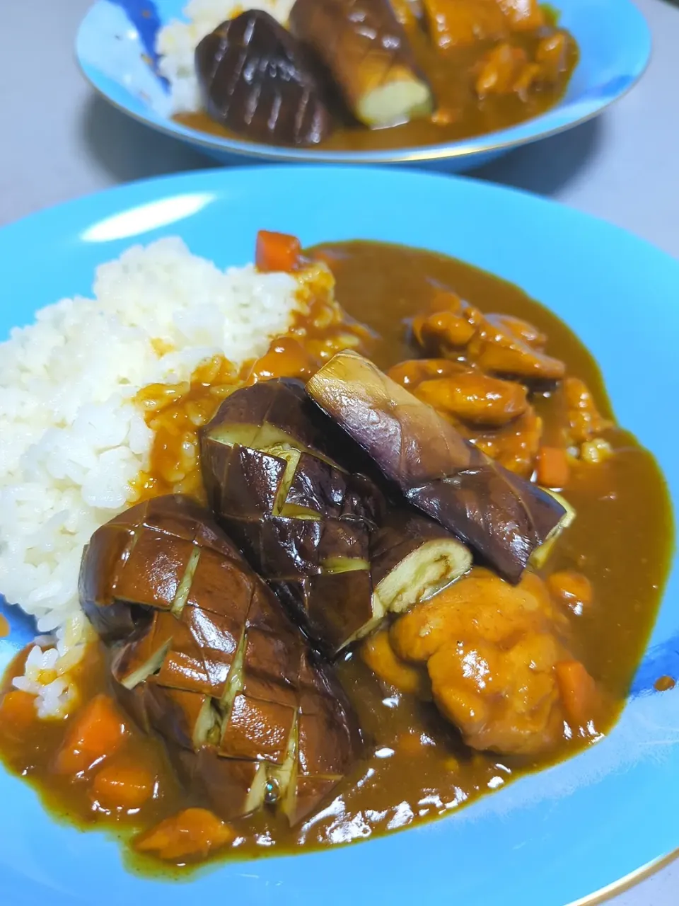 チキンカレー。茄子をのせて。|闇夜の狸さん