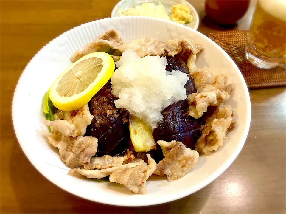 レモン醤油のナス・豚バラ肉の揚げ浸しぶっかけ蕎麦　レモン汁でスッキリ、大根おろしでサッパリ、ナスと豚バラ肉の揚げ浸しでガッツリ！|リフルシャッフルさん