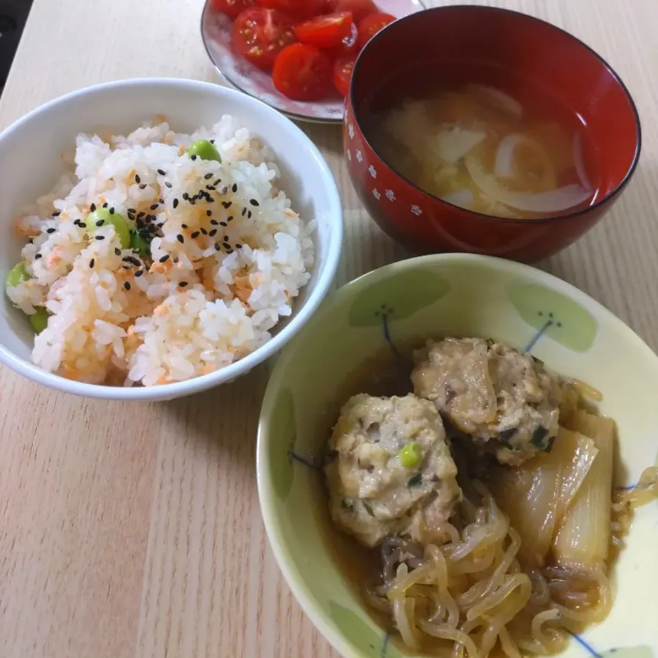 鶏だんごと長ねぎとしらたきの煮物
鮭と枝豆の混ぜごはん|ちゃいさん