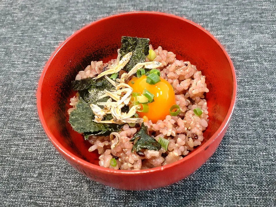 醤油漬け卵黄ごはん☺️自分のささっと夕飯|みりさん