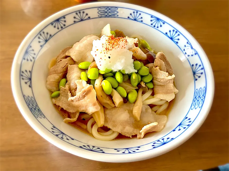 肉・枝豆・キノコおろしぶっかけ冷やしうどん　こう暑いと冷やし麺メニューが増えます|リフルシャッフルさん