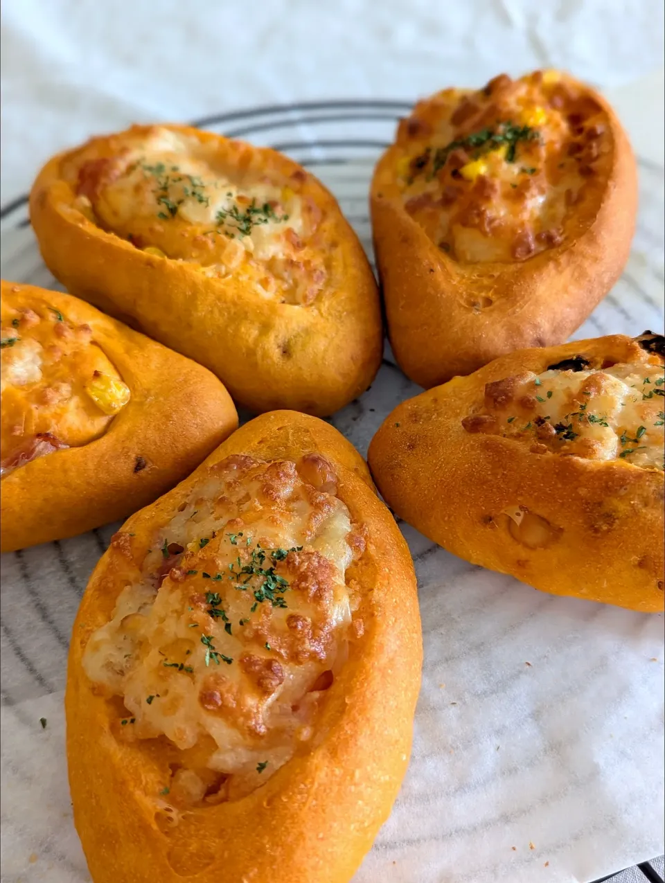 トマトクッペ焼きました😄
チーズとコーンがたっぷり入ってます💕|としちゃんさん