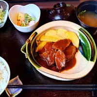 Snapdishの料理写真:ディナー🌃🍴
タンシチュー定食🍚
タンが凄く柔らかくデミグラスソースで
美味しかったよ～🎶|no-noさん