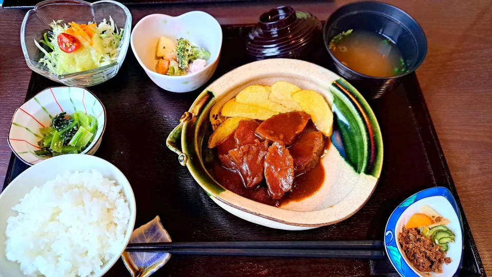 ディナー🌃🍴
タンシチュー定食🍚
タンが凄く柔らかくデミグラスソースで
美味しかったよ～🎶|no-noさん