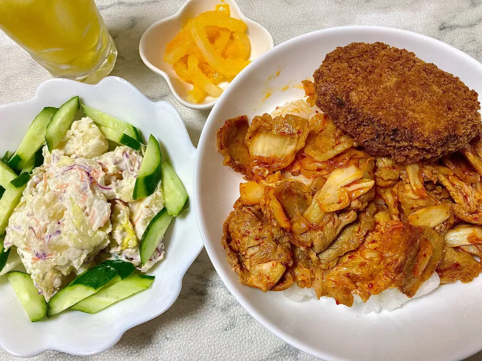 今宵は キムチ丼 メンチカツのせ|Kojiさん