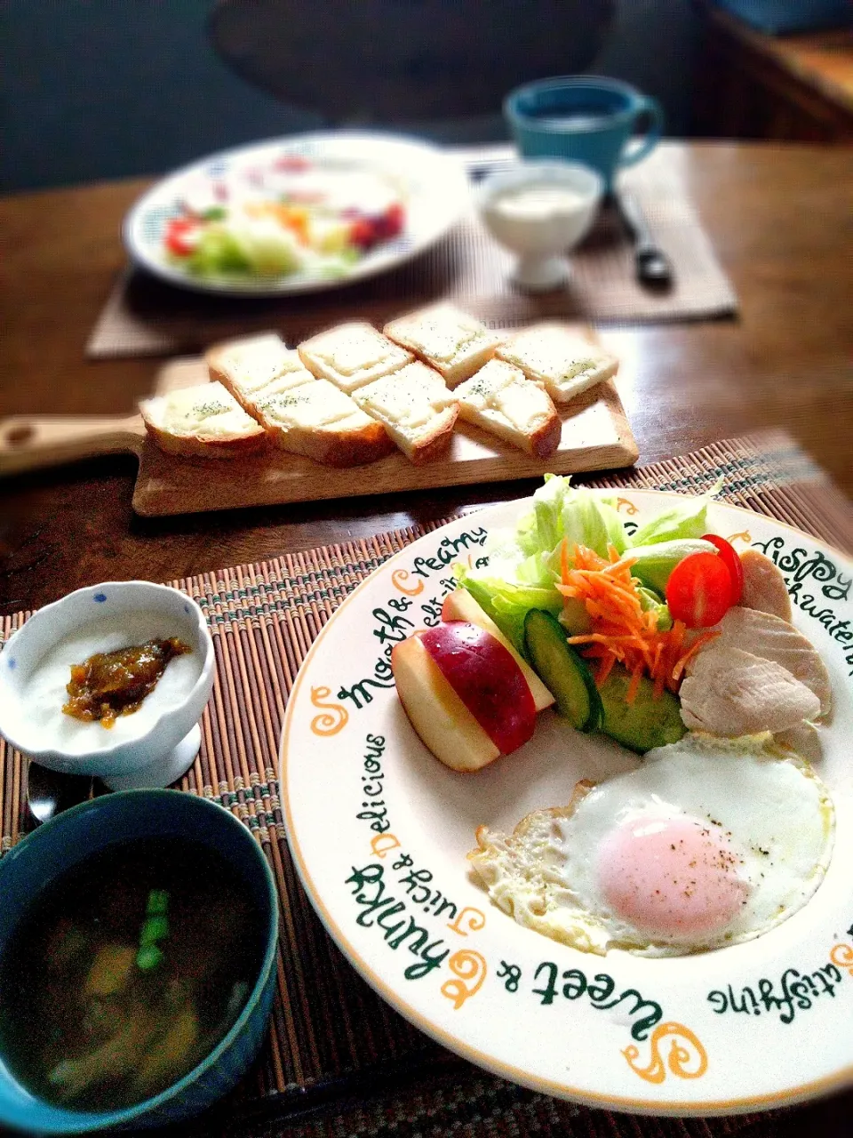 朝ごはん🌦！|まめころさん