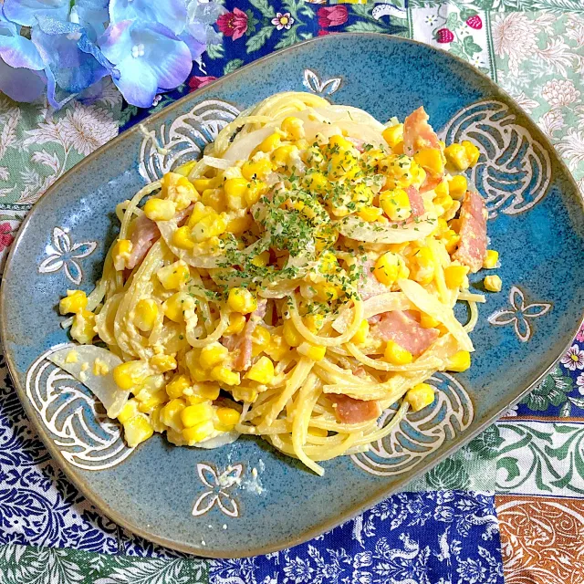 Snapdishの料理・レシピ写真:とうもろこしのカルボナーラ風パスタ🌽｜そのまんまとうもろこしを楽しもう♪