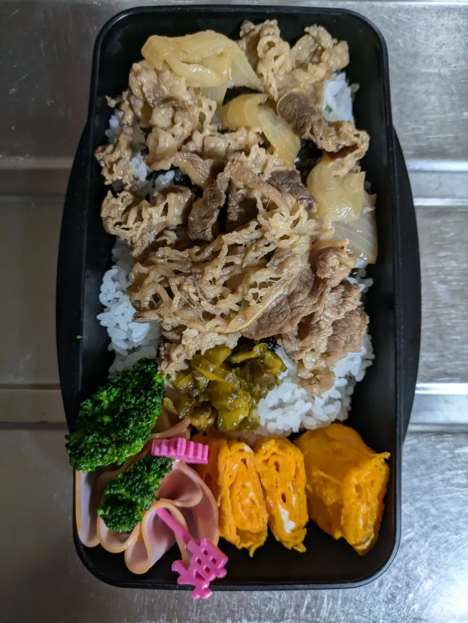 旦那弁当　2024/7/14

牛丼
玉子焼き
ブロッコリーマヨハム巻|ユキヨメ♪さん