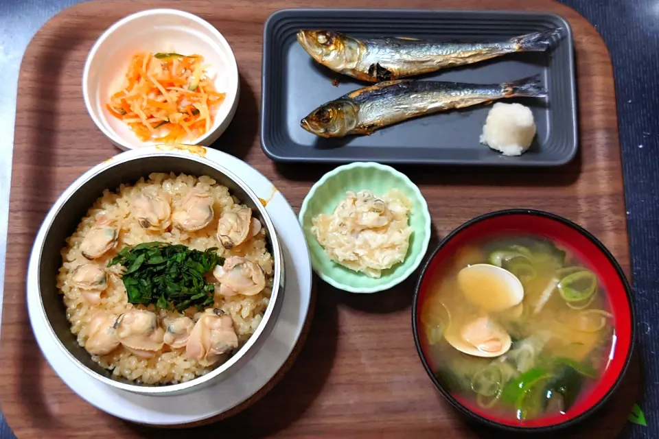 今日の朝ごはん（はまぐりの釜飯＆みそ汁、めざし、ごぼうとれんこんサラダ、わさび漬）|Mars＠釜飯作り研究中さん